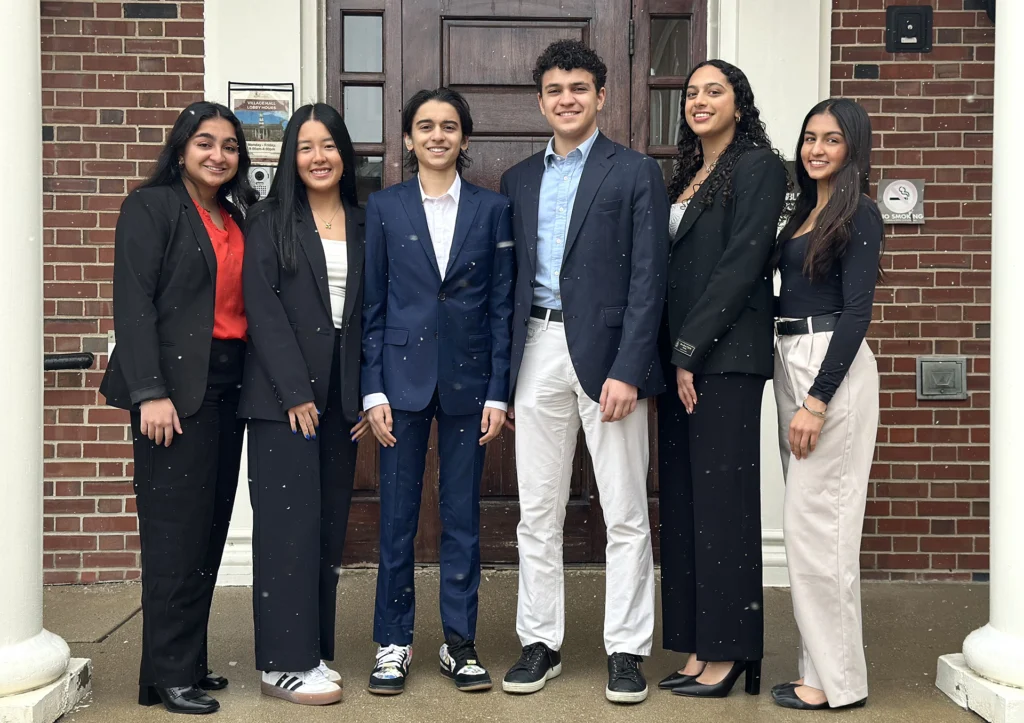 DUMUN 3 The DUMUN team: Jihaan Zaheer, Kailee Tu, Isa Ibrahim, Anthony Barakat, Aanya Shah, Asha Sarai