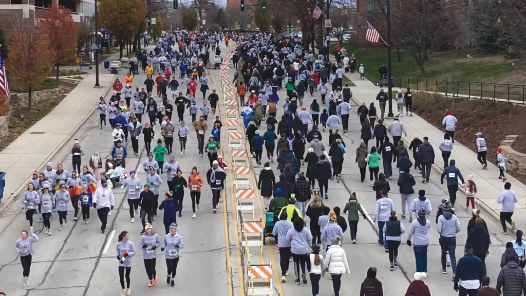 Photo 4 -crowd shot mid race